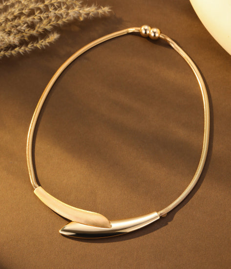 Magnetic Clasp Necklace by The Nook