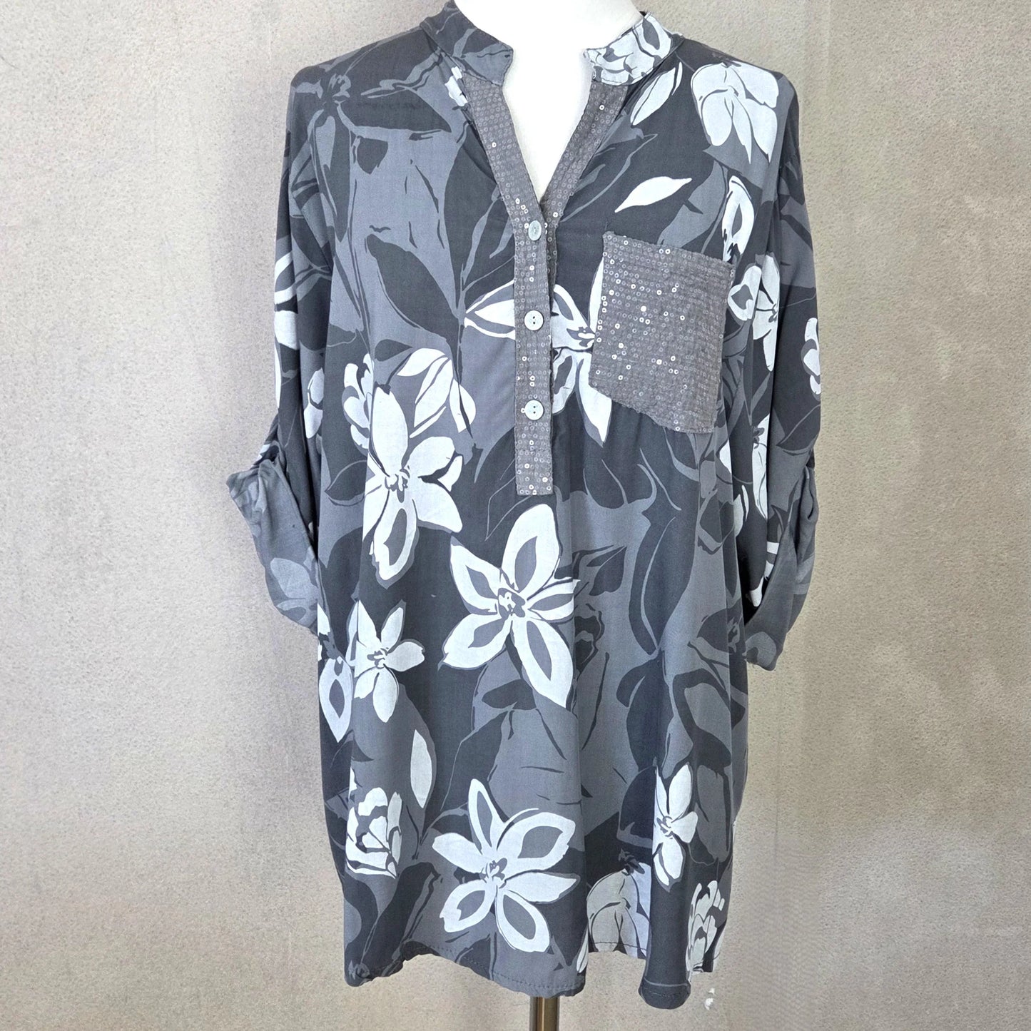 Light Flowers and Dark Leaves print shirt - Grey The Nook