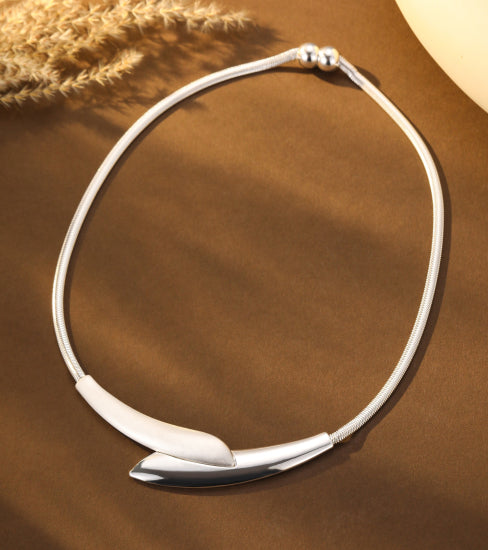 Magnetic Clasp Necklace by The Nook