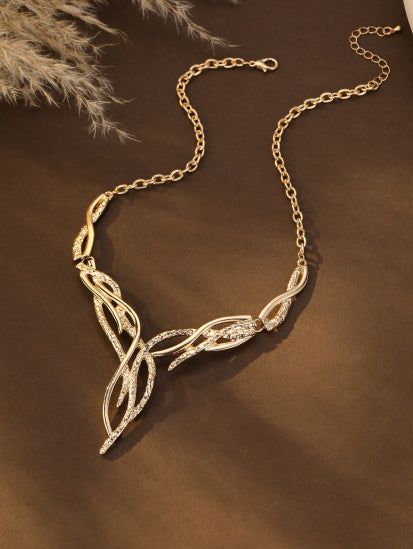 Short Intertwined V Shape Necklace by The Nook